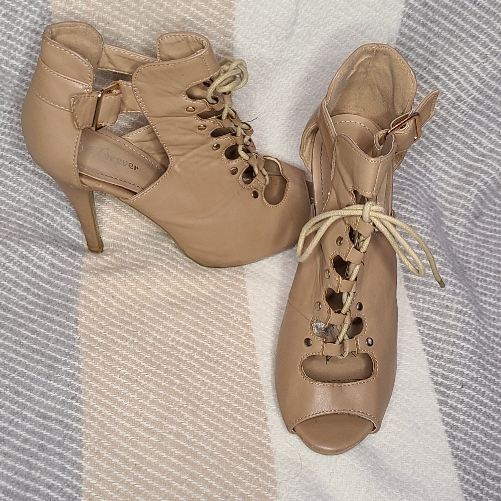 Heels - Picture 2 of 3